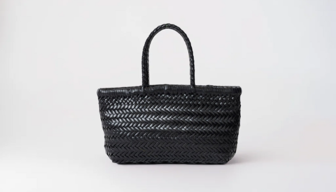 Discover the epitome of craftsmanship with Stysion's artisan leather weavers. Our handcrafted black ...