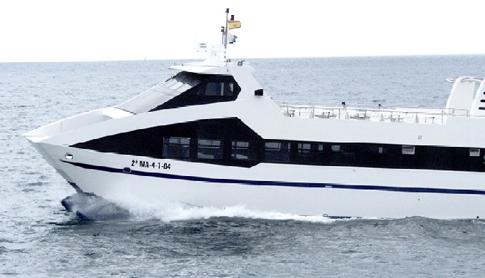 Diseño conceptual de catamarán de pasaje de 23 mts. de eslora y de 8 mts. de manga.