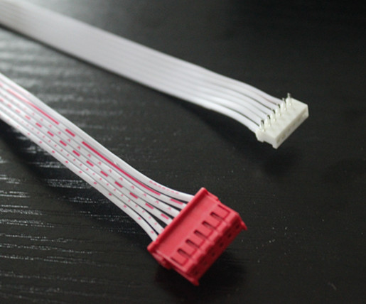 线材: 26 AWG 额定电压: 300V 温度: 80° 长度: 72cm 接地：5V