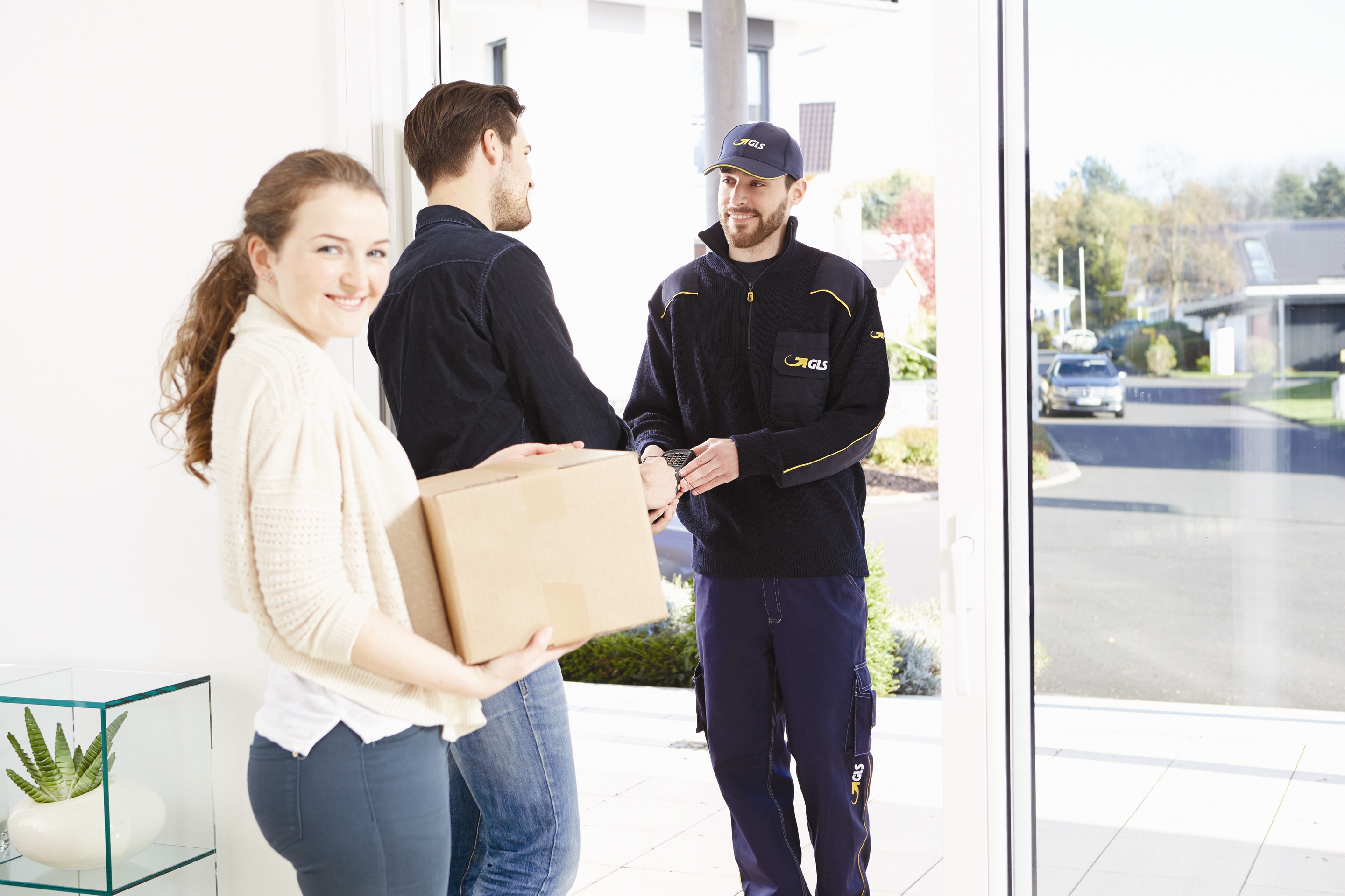 Servicios: Pick&ReturnService – Devolución al domicilio del remitente: GLS recoge los paquetes e...