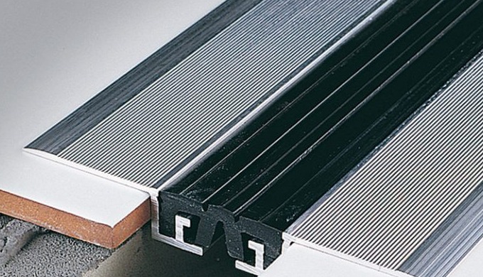 COUVRE-JOINTS DE DILATATION