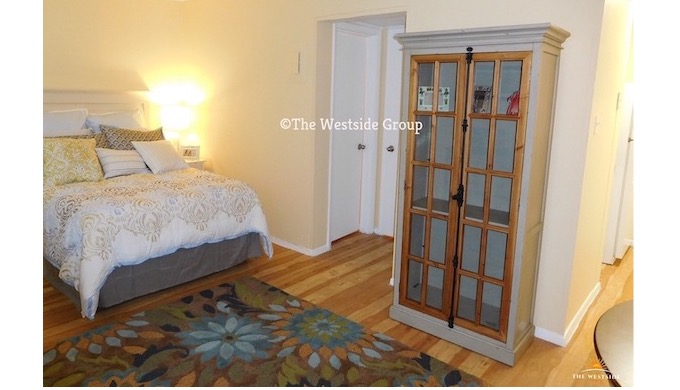 Spacious studio floor plans. Independent student housing. Live roommate free1