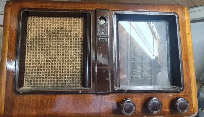 Radio Minerva model 415 W Elektrodynamic, functional, fabricat in anii 30.