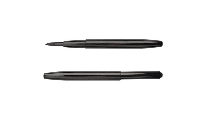 This slim lip brush is ideal for precise lip makeup, creating clean and defined lines with ease. The...