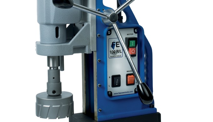 TALADRO MAGNETICO FE 100 R/L es un taladro apropiado para multitud de tareas. Muy completo, con cono...
