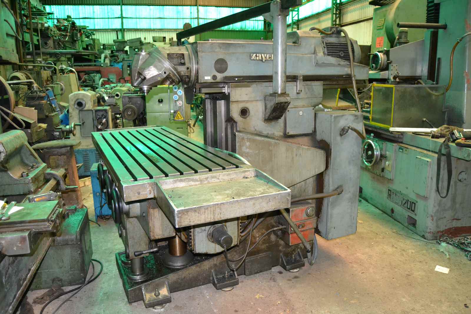 Zayer 55BM universal milling machine with automatic movement ram