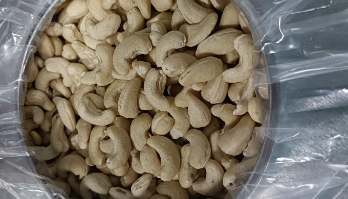 Cashew nut kernels – High Quality Export Standards We supply premium cashew kernels with a wide rang...
