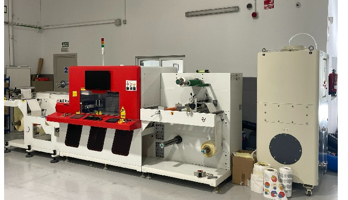 نظام قطع القوالب الذكي TEC-LASER LC-350 يسمح بمعالجة هندسات بسيطة ومعقدة لتشطيب الملصقات، دون استخدا...