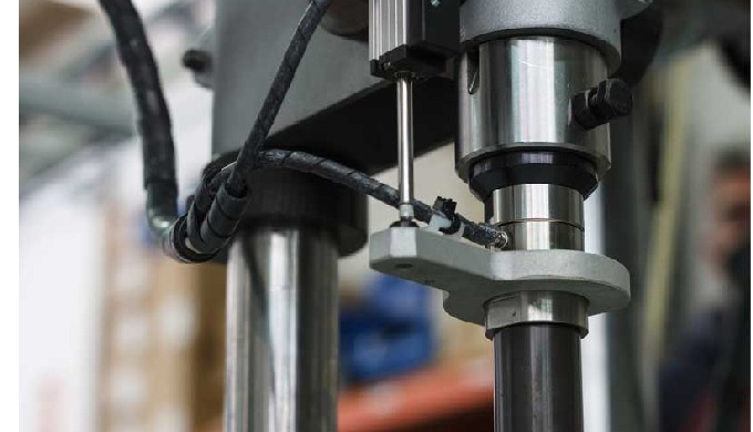 Fabricación de bobinas con el remachado de las piezas metálicas asociadas al desarrollo concreto de ...