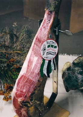 1. Jamones Ibéricos de Recebo 2. Jamones Ibéricos de Bellota 3. Paletas Ibéricas de Recebo 4. Paleta...