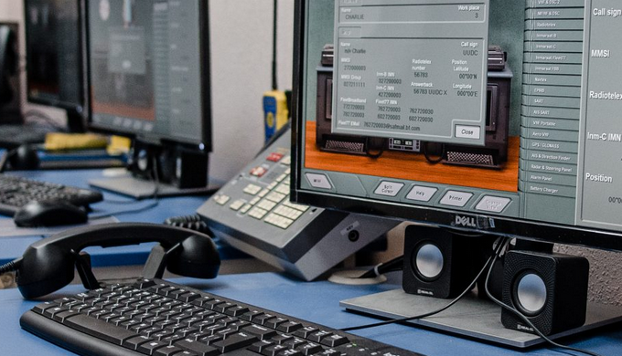 Для підвищення кваліфікації, здобуття нової посади або працевлаштування на корабель морякам потрібно...