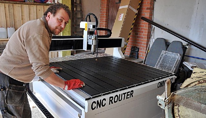 Sign & Graphic CNC Cutting Machine