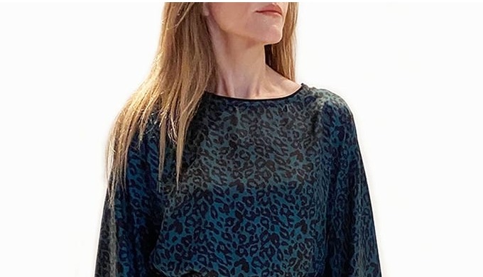 Roda jalabiya has a unique look and feel due to the crepe fabric. When you wear a kaftan in Dubai, i...