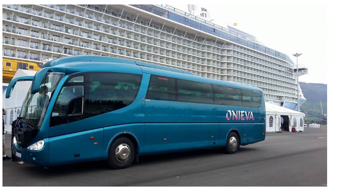 Transporte de viajeros por carretera. Alquiler de autobuses de 15 a 55 plazas y taxis de hasta 7 pas...