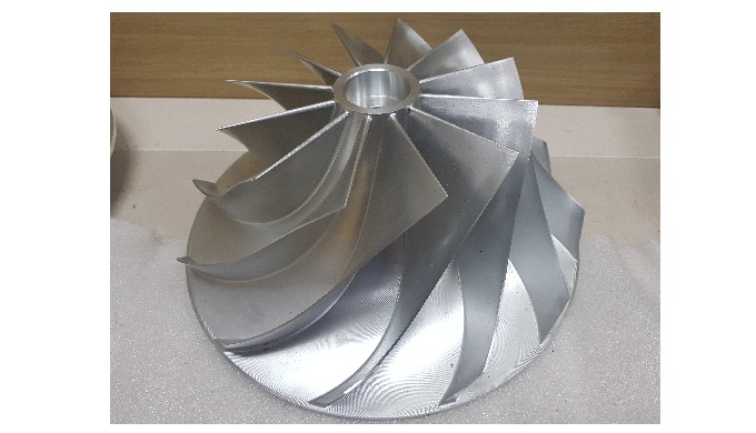 叶轮是离心泵或离心鼓风机的主要部件,是具有许多叶片的轮子,具有弯曲