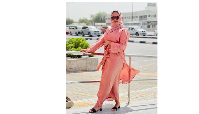 The Rust Orange Abaya Set includes three pieces: (Abaya, Inner dress, sheila). Rotana Shimmer is use...