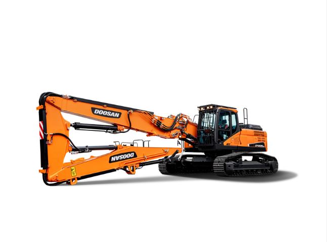 DOOSAN vous présente la première pelle de démolition à grande portée : la p...