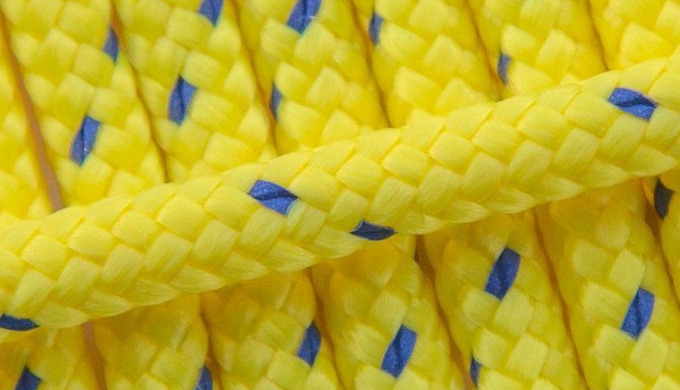 Notre paracorde tressée en polyester ou polyamide est disponible dans une vaste gamme de coloris pou...