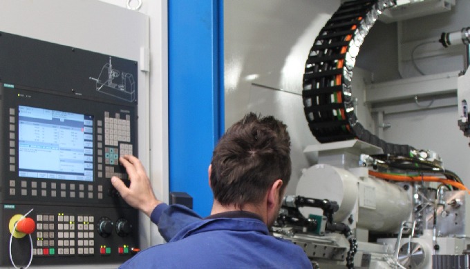 TALLADORA CON OPERARIO