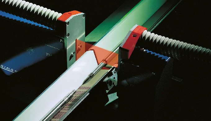 Laser measurement on a centerless grinding machine