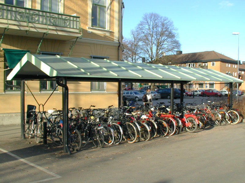 Vi erbjuder cykelställ och cykelskydd i flera olika utseenden och varianter. Se vår hemsida för mer ...