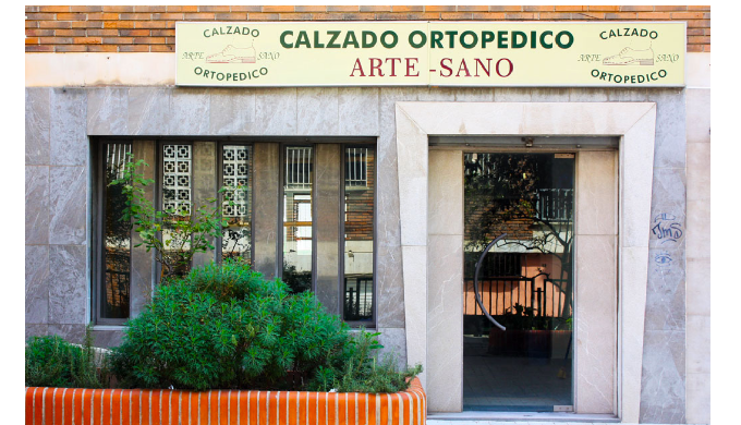 Nuestro servicio de confección de calzado ortopédico a medida se enfoca en crear zapatos personaliza...