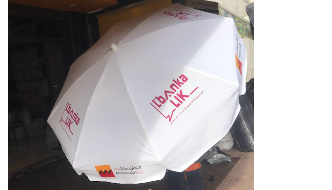 nous proposons la confection de tout type de parasols publicitaires et parasols de luxe