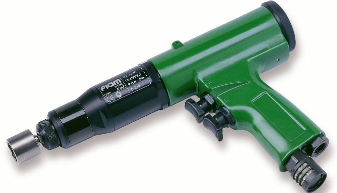 The clutch adjustment system is built into the actual screwdriver, making it quick and practical to ...