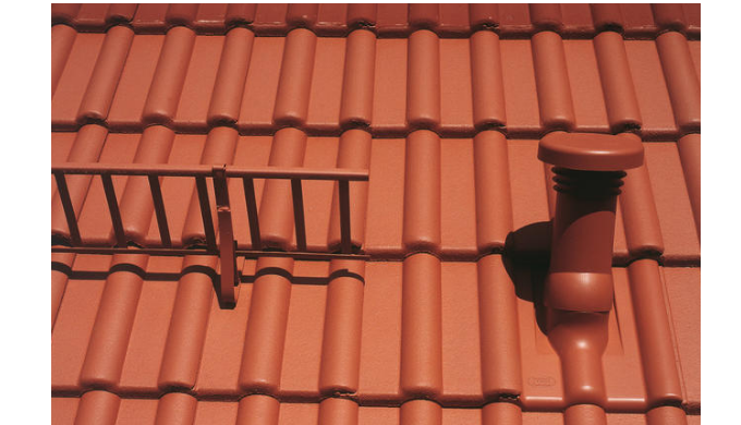 Wetterfeste Neubeschichtung für verwitterte Dächer. Mit LUCITE® Roof-Coat werden alte, verwitterte D...