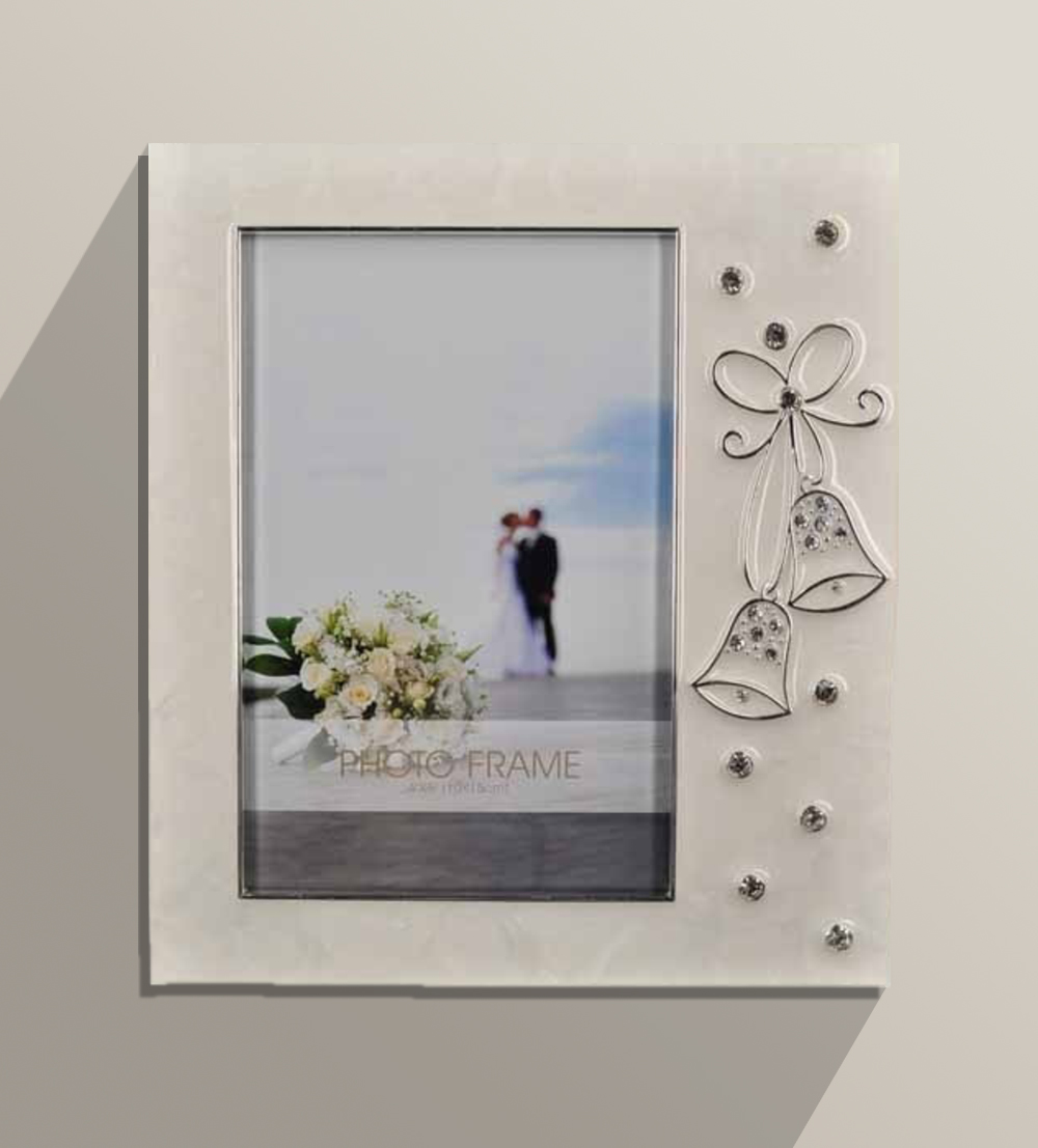 Let your love dazzle with pride. Use the scintillating wedding bells photo frame as a graceful expre...