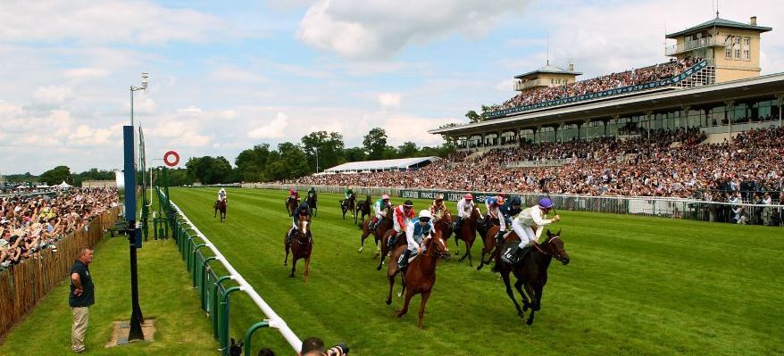 FRANCE GALOP vous présent l’hippodrome le plus classique des hippodromes français. C’est un champ de...