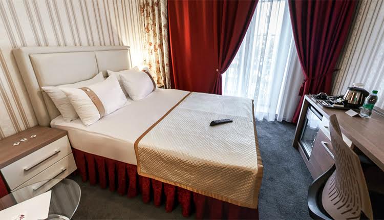 Single: Suprafaţa camerei — min. 16 m2; Un singur pat (1.40 m*2.00 m) Internet Wi-Fi LCD TV (Canale ...