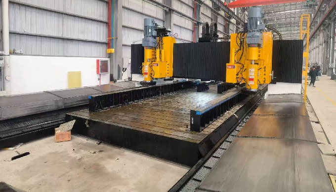 This equipment consists of a bed assembly, worktable, gantry assembly, heavy-duty milling power head...