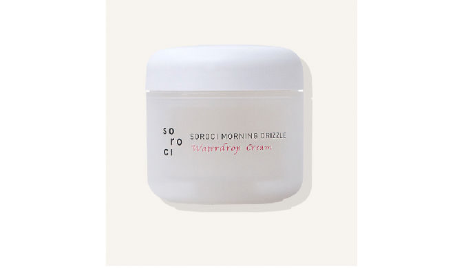• Fermented pearl extract which is processed in-house and contains a powerful hydration capsule. Wat...
