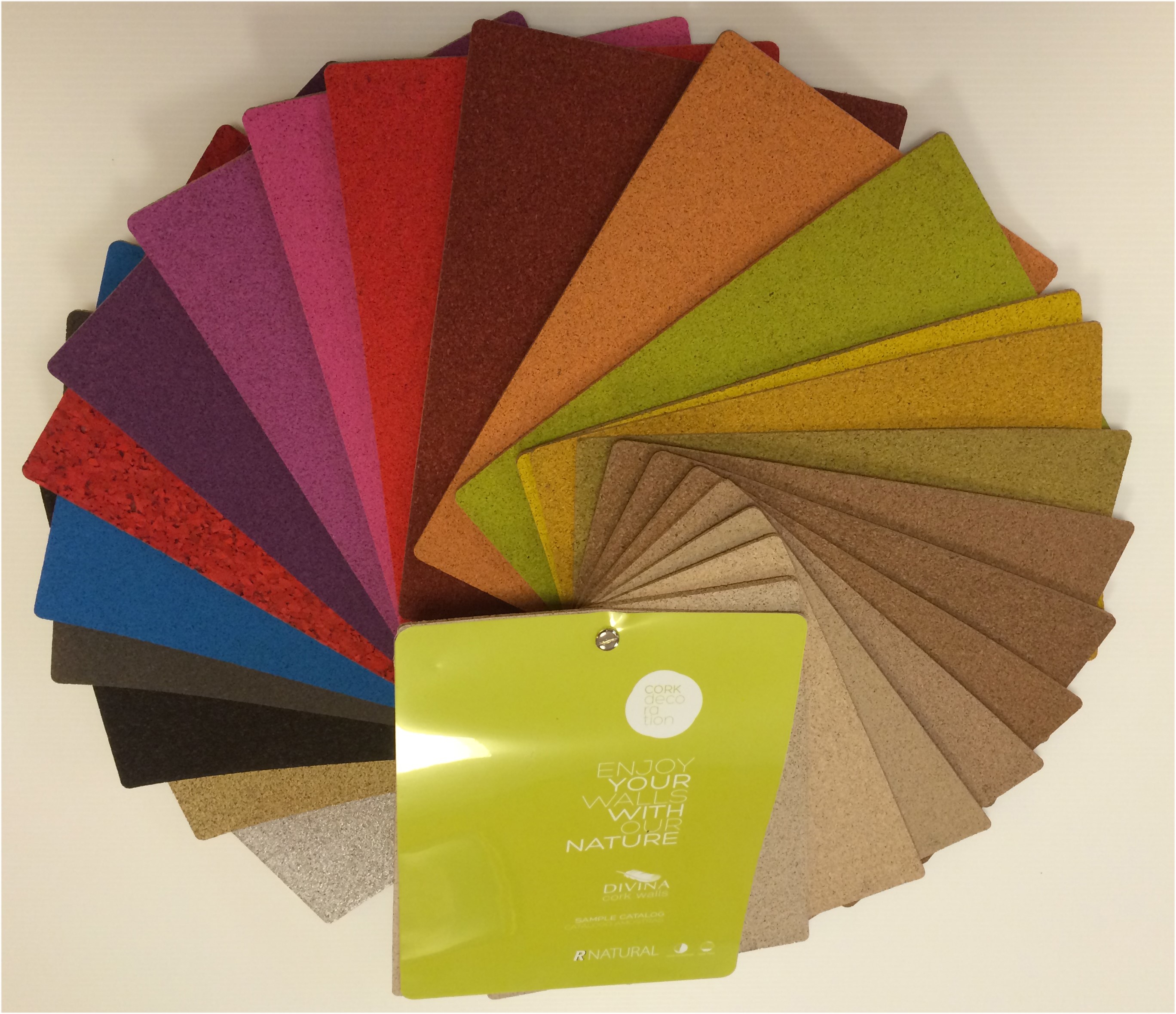 Leque com a variedade de cores em cortiça