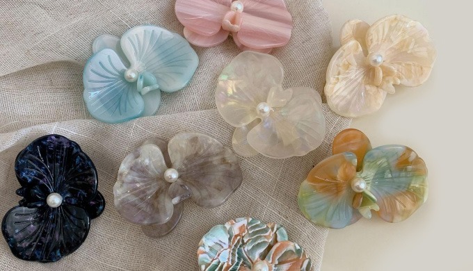 We are available of various design and material of hair pins. If you need more detail, please feel f...