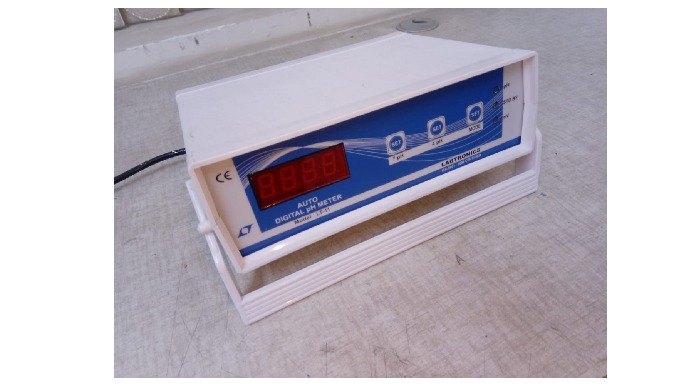 Auto deluxe pH Meter With automatic Temp. Compensation combination pH electrode and RTD probe, 3.5 d...