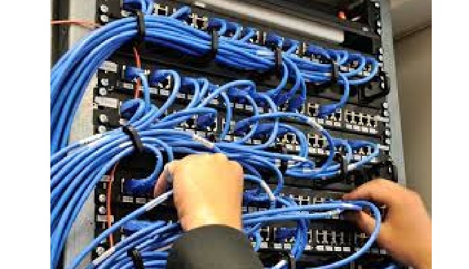 Switch Un Switch est un équipement avec plusieurs ports Ethernet qui sert à relier en réseau différe...