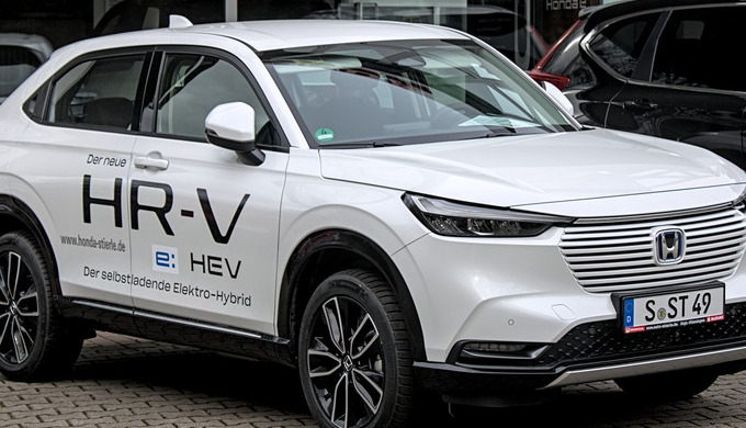 Honda випустила третє покоління HR-V наприкінці 2021 року. Вперше позашляховик також має гібридний п...
