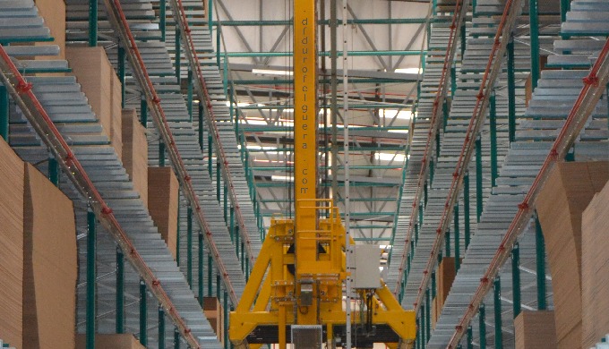 DF Sistemas Logísticos ofrece sistemas automáticos de almacenamiento y manutención, proporcionando s...
