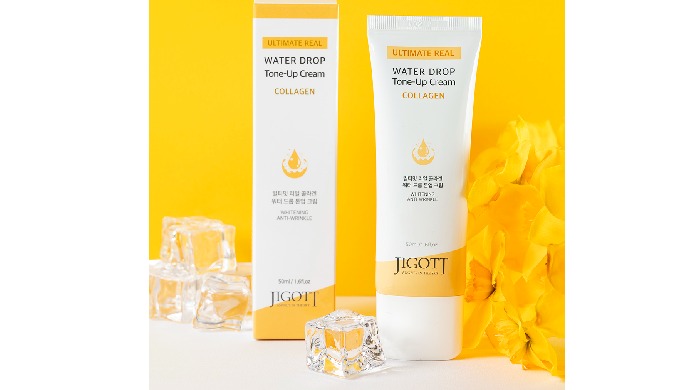 Water Drop Type moisturizing cream brightens the skin. It's not sticky, and the water droplets gener...