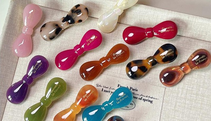We are available of various design and material of hair pins. If you need more detail, please feel f...
