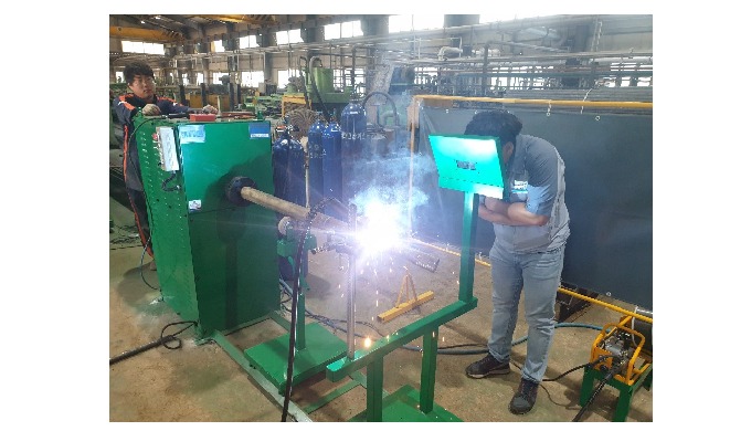 CKS-CODE is an automatic welding machine. And this product, CKS-CODE Y, is for the vertical weld. It...
