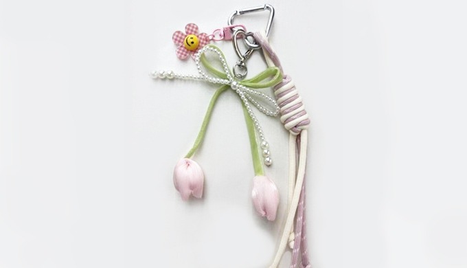Romantic tulip charm keyring with pearl ribbon details. A perfect accessory to add a lovely touch to...