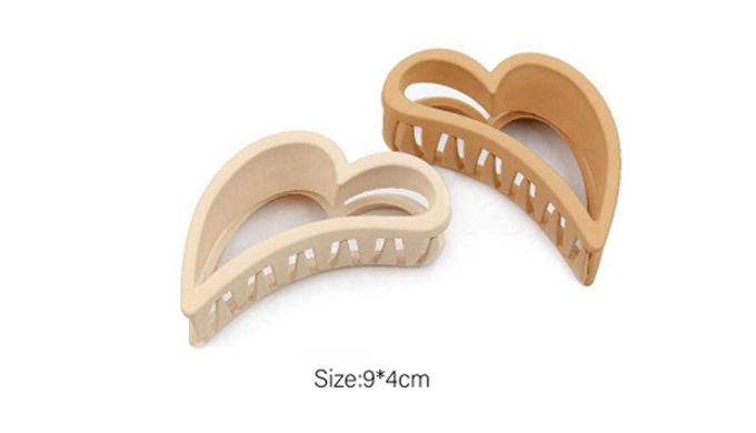 This set features 9cm heart, triangle, and round-shaped hair claw clips. Lightweight yet sturdy, the...