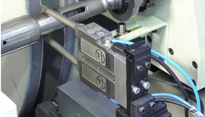 Measurement and positioning in an in-process grinding machine