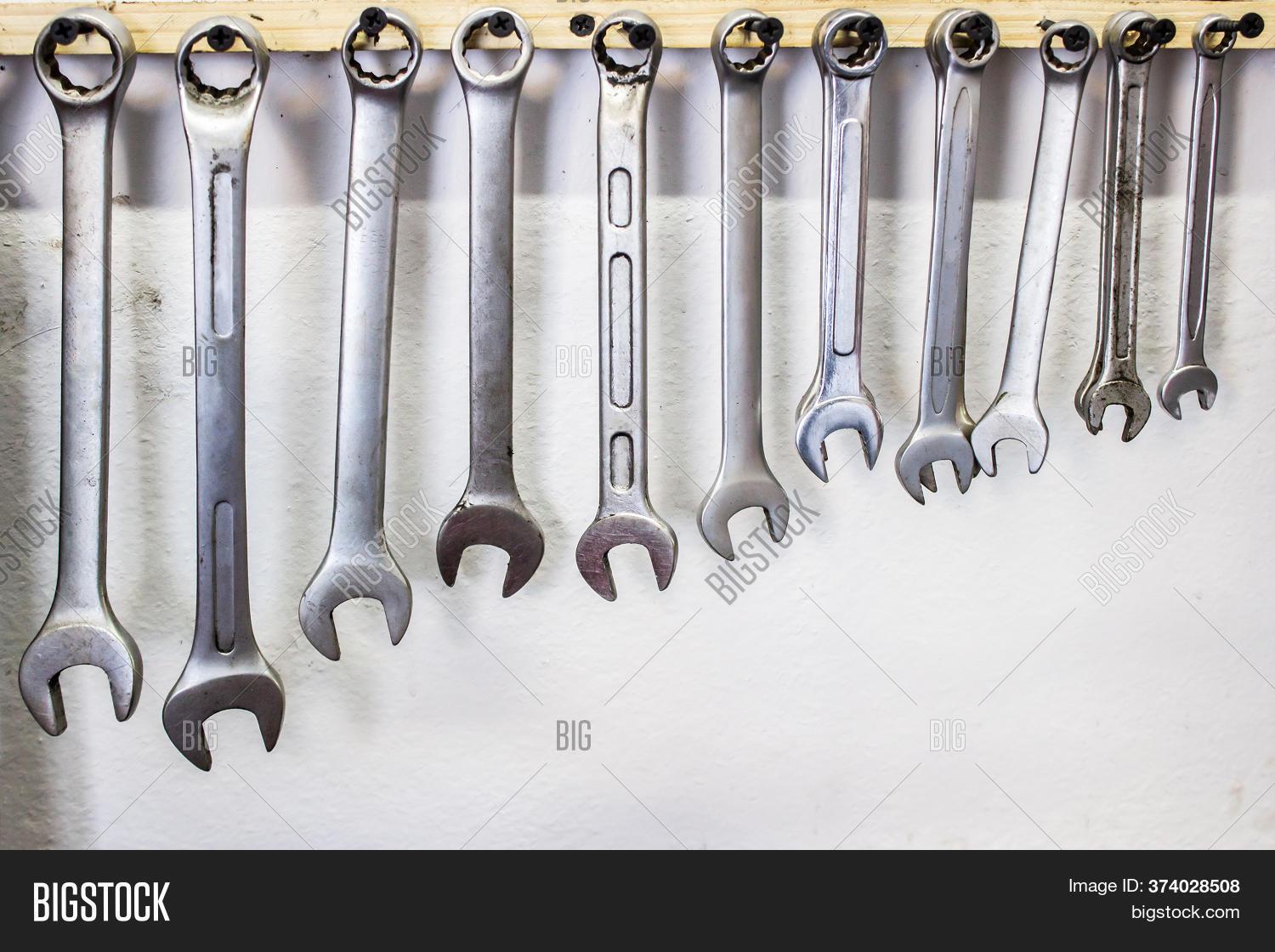Ajay Industries offers a comprehensive range of Spanners (Wrenches) engineered for strength, accurac...
