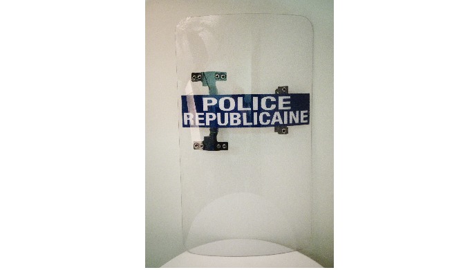 #Product Description Transparent anti-riot shield with 100 x 60 cm size, 4 ...