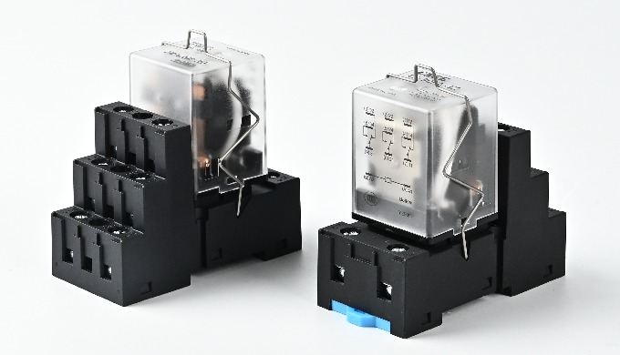 Parameters: 30‑40A, double‑contact, large‑pin PCB / quick‑connect terminals...