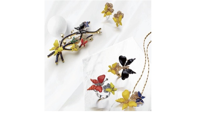 The brilliant light of nature. Butterflies fly to give me beauty. Elegant space where other people’s...